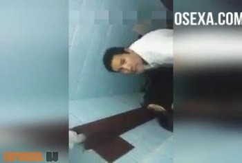 Секс мигранта из Узбекистана в туалете Москвы.