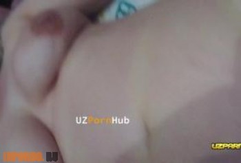 Узбечка показывает свое голое тело после душа